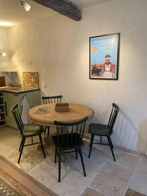 Charmant Pied A Terre Arlesien, Rez De Chaussee Appartamento *